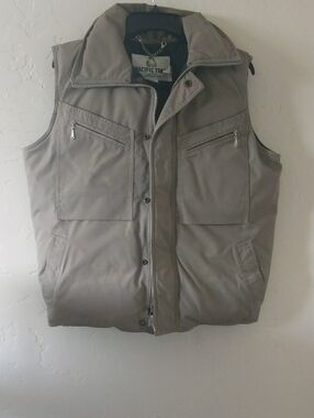 Pacific Trail Men's Quilted Utility Vest in Taupe Gray